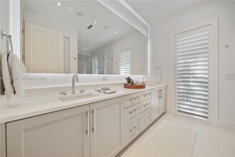 6901 Veronese St in Coral Gables, FL - Building Photo - Building Photo