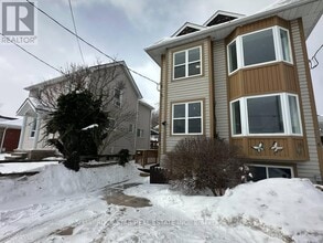 233-A Vine St in St Catharines, ON - Building Photo - Building Photo