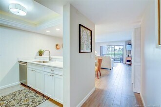 5553 NE Gulfstream Way in Stuart, FL - Foto de edificio - Building Photo