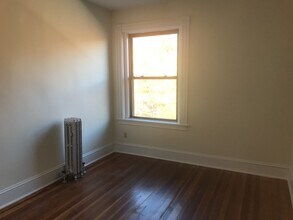 1489 Beacon St, Unit 1 in Brookline, MA - Foto de edificio - Building Photo