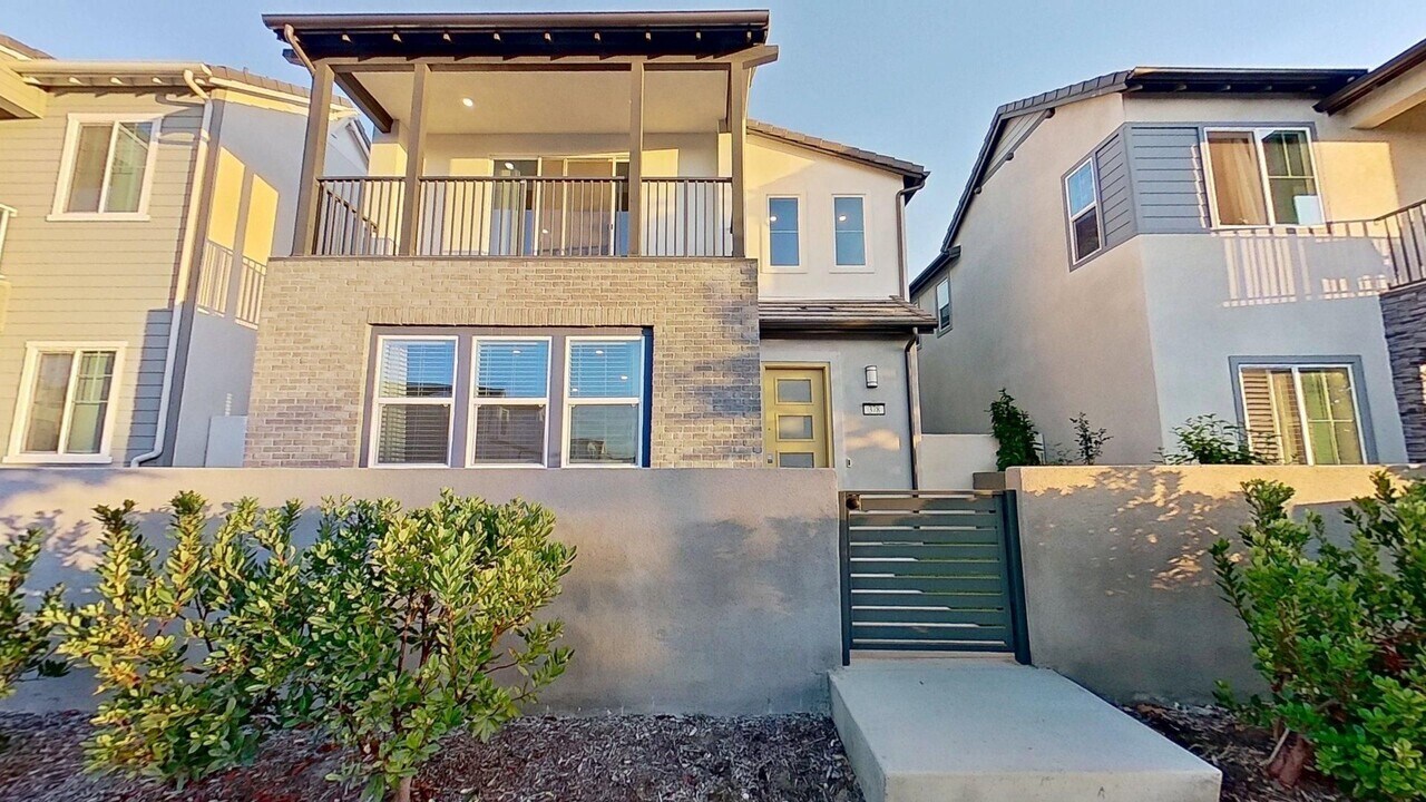 378 Baluster in Irvine, CA - Building Photo