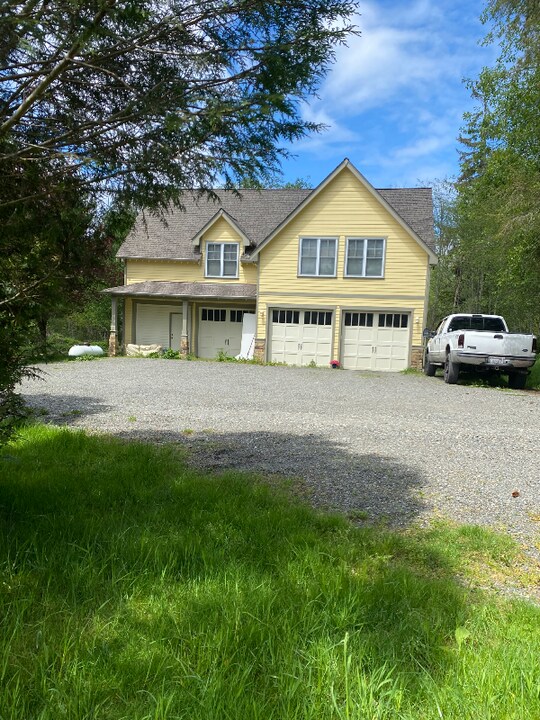 29305 Kanaskat Kangley Rd SE in Ravensdale, WA - Building Photo