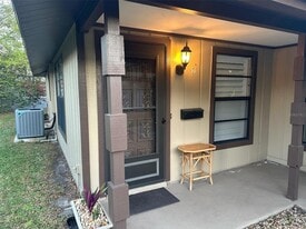 1980 Tahitian Pl in Dunedin, FL - Building Photo