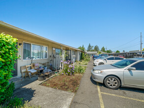 8001 SE Glencoe Rd in Milwaukie, OR - Building Photo - Building Photo