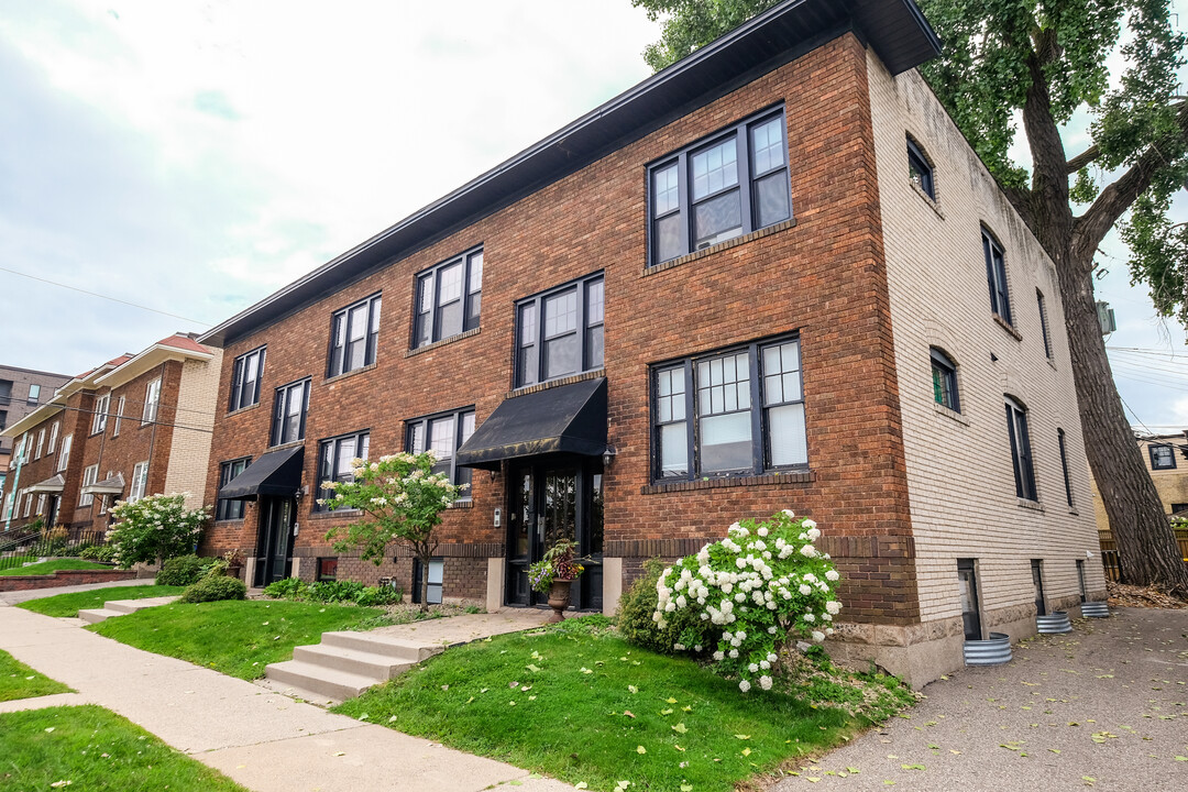 Dayton Avenue Apartments in St. Paul, MN - Building Photo