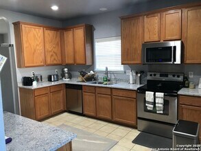 606 Campion Red in San Antonio, TX - Building Photo - Building Photo