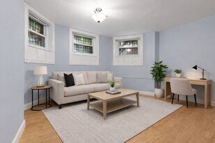 35 Bay State Rd, Unit BF in Boston, MA - Building Photo