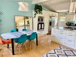 2573 Oxford Lane in Costa Mesa, CA - Foto de edificio - Building Photo