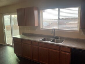 5205 Caprock Dr NE in Rio Rancho, NM - Building Photo - Building Photo