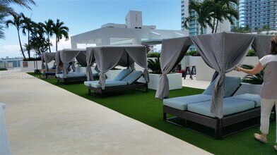 600 NE 27th St in Miami, FL - Building Photo - Building Photo
