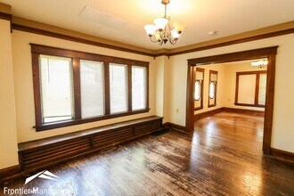 931 Osage St in Manhattan, KS - Building Photo - Building Photo