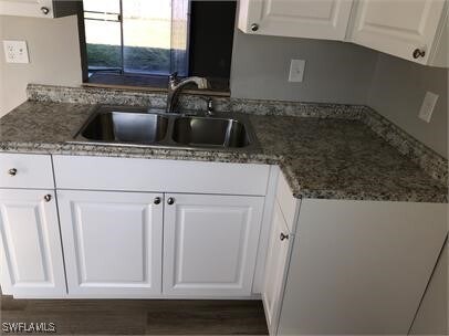 1920 W Lakeview Blvd in North Fort Myers, FL - Building Photo