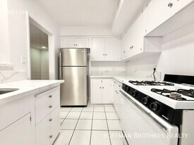 337 S Elm Dr, Unit 3 in Beverly Hills, CA - Building Photo
