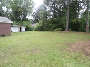 958 Louise Cir in Fayetteville, NC - Foto de edificio - Building Photo