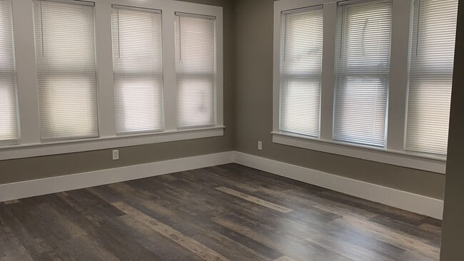 302 W Baylor St in Weatherford, TX - Building Photo - Building Photo