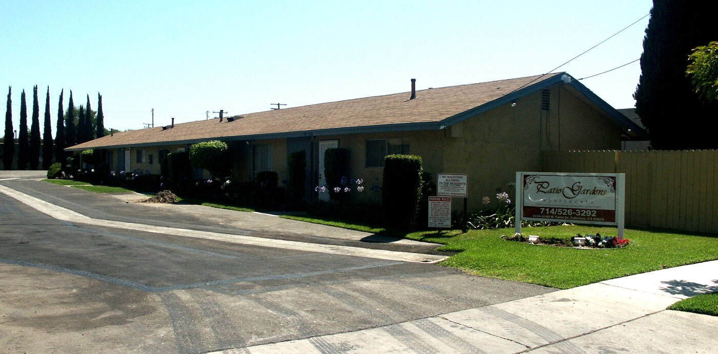 Patio Gardens in Fullerton, CA - Foto de edificio