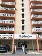 801 S Ocean Dr in Hollywood, FL - Building Photo - Building Photo