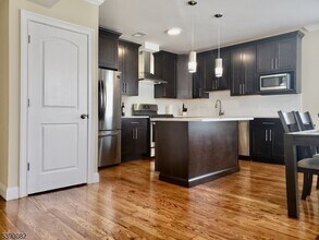 57 Elm St in Montclair, NJ - Building Photo - Building Photo