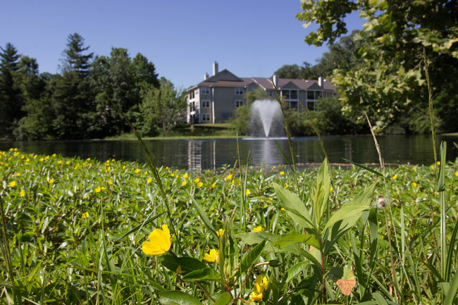 Westwood Pines Apartments in Columbus, IN - Foto de edificio - Building Photo