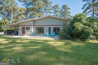 225 Banks Rd in Fayetteville, GA - Foto de edificio - Building Photo