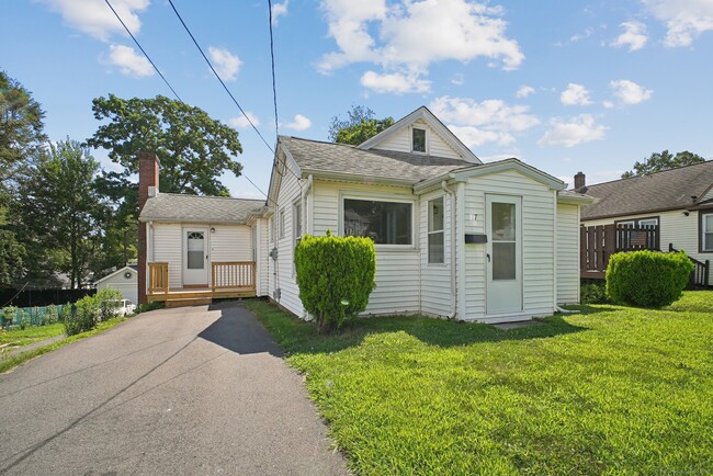17 Overlook Ave in Bristol, CT - Building Photo - Building Photo