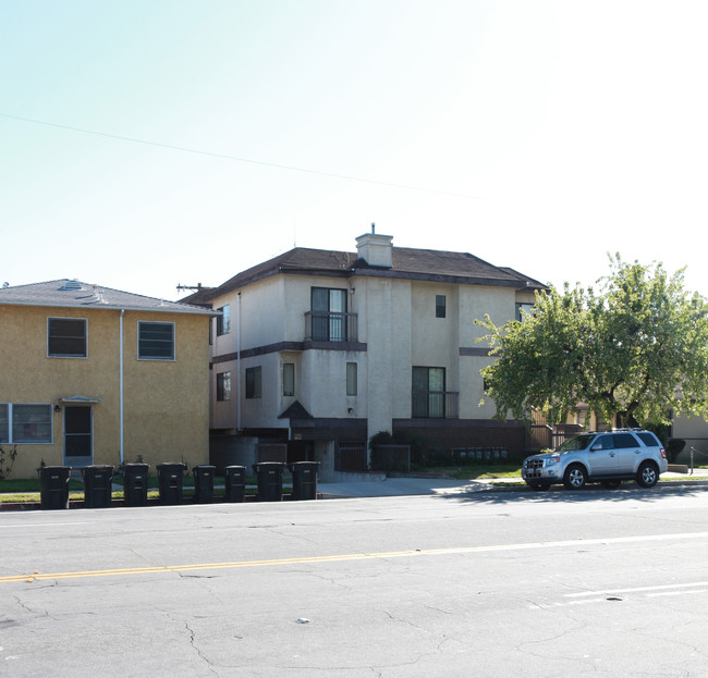 1710 W Victory Blvd in Burbank, CA - Building Photo - Building Photo