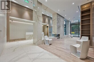 370 Martha St in Burlington, ON - Building Photo - Building Photo