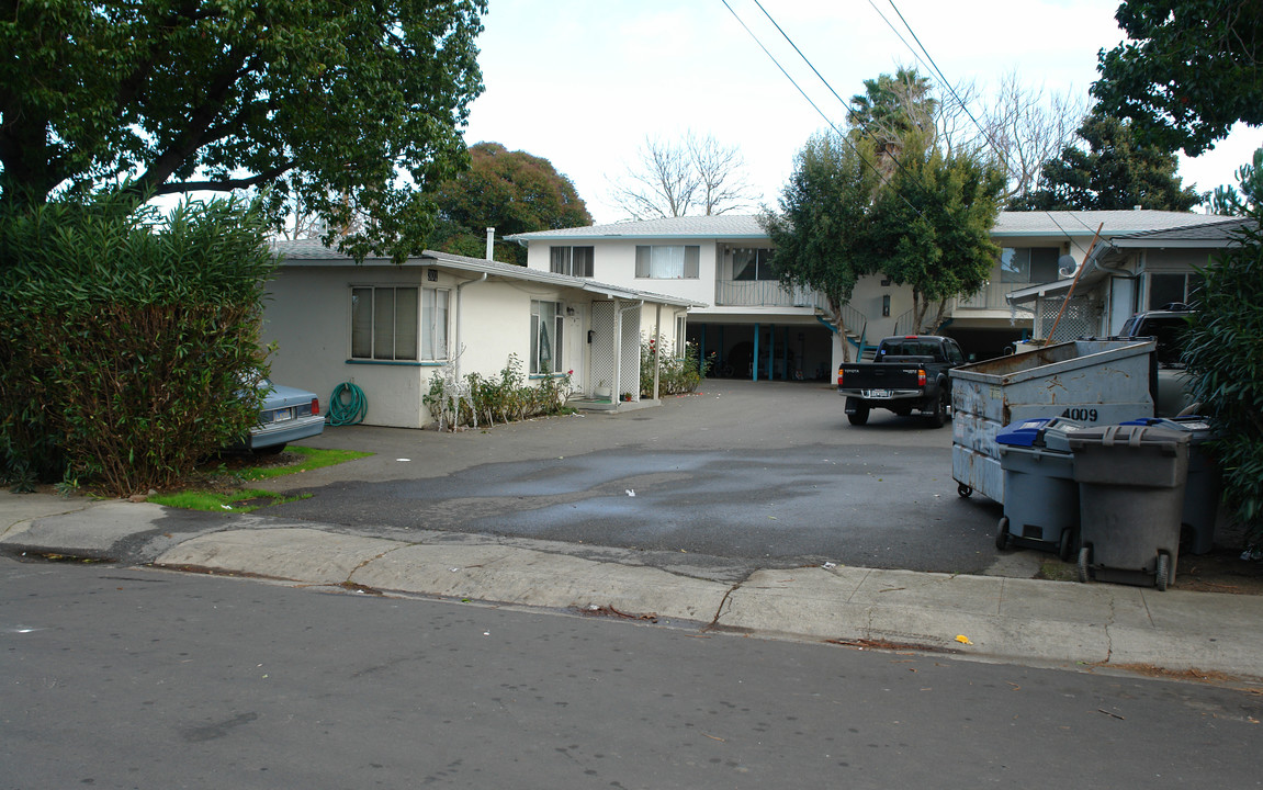 301-309 Higdon Ave in Mountain View, CA - Building Photo