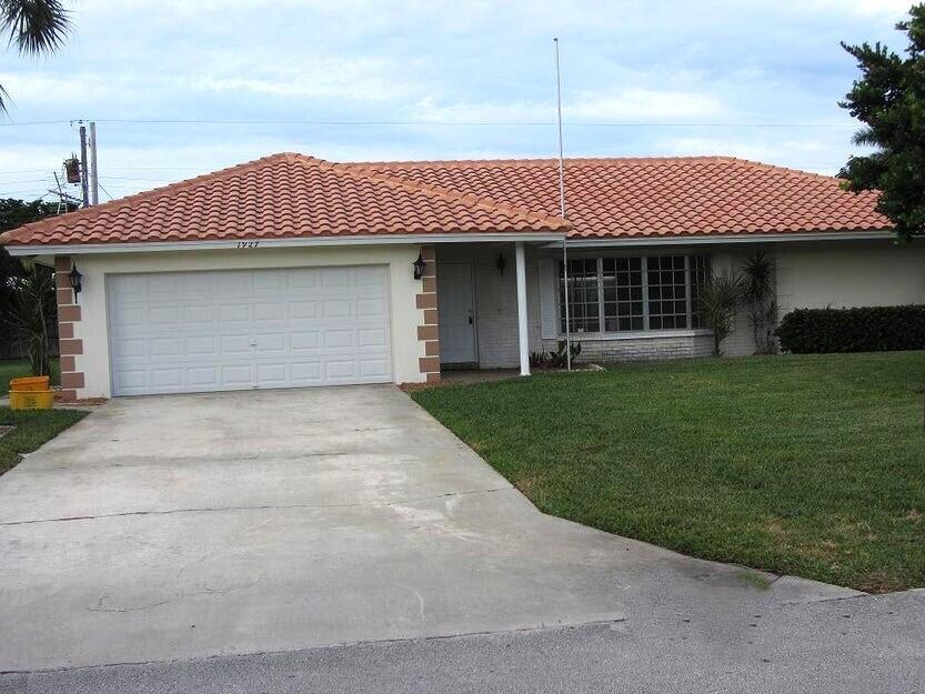 1927 Sharon St in Boca Raton, FL - Building Photo