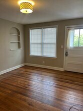 813 Baker St, Unit 813 in Tallahassee, FL - Building Photo - Building Photo