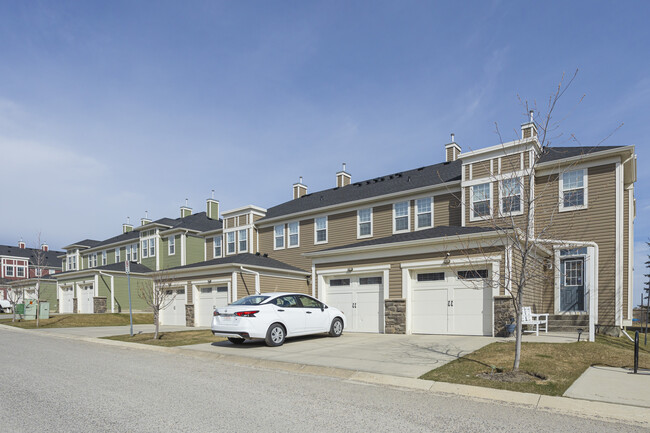 SILVER SKY COURT in Calgary, AB - Building Photo - Building Photo