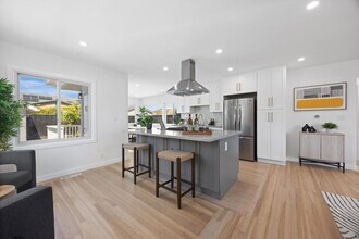 652 Myrtle Ave in South San Francisco, CA - Building Photo - Building Photo