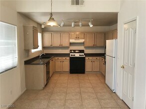2064 Lipari Ct in Las Vegas, NV - Building Photo - Building Photo