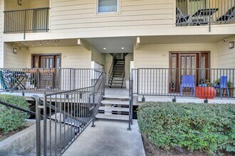 3131 Cummins St, Unit 24 in Houston, TX - Foto de edificio - Building Photo
