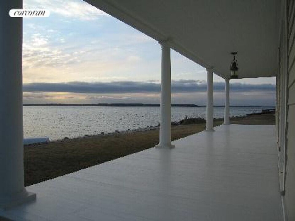80 Peconic Ave in Shelter Island, NY - Building Photo