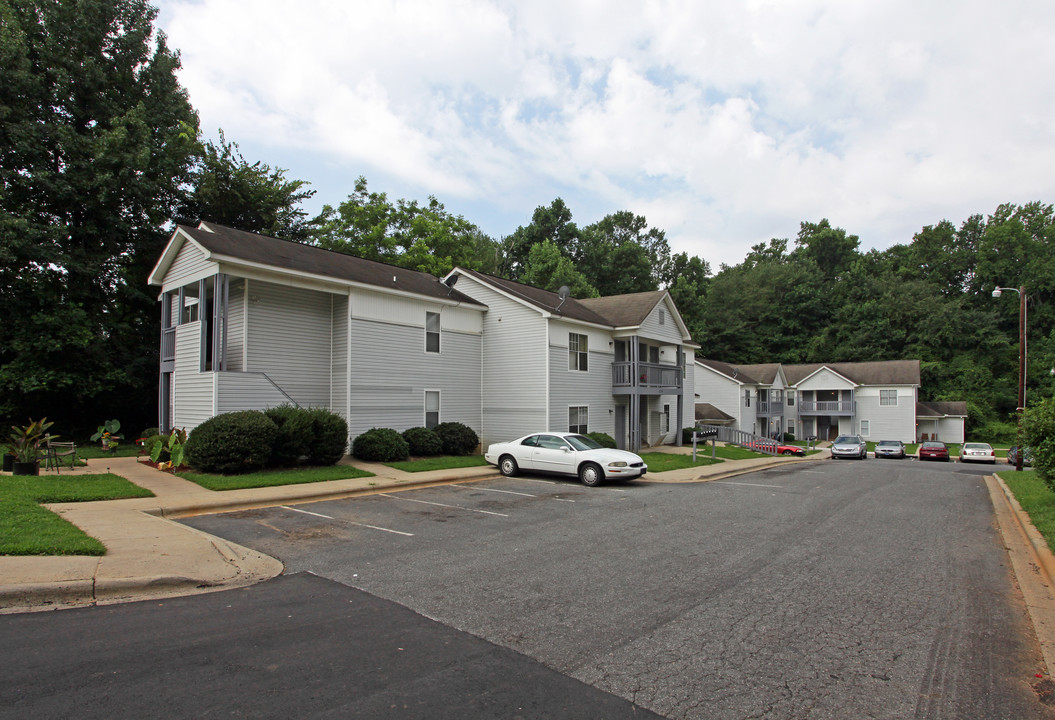 Saratoga Park Apartments in Charlotte, NC - Foto de edificio