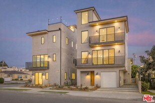 12706 Pacific Ave in Los Angeles, CA - Building Photo