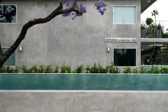 9100 Whitworth Dr in Los Angeles, CA - Foto de edificio - Building Photo