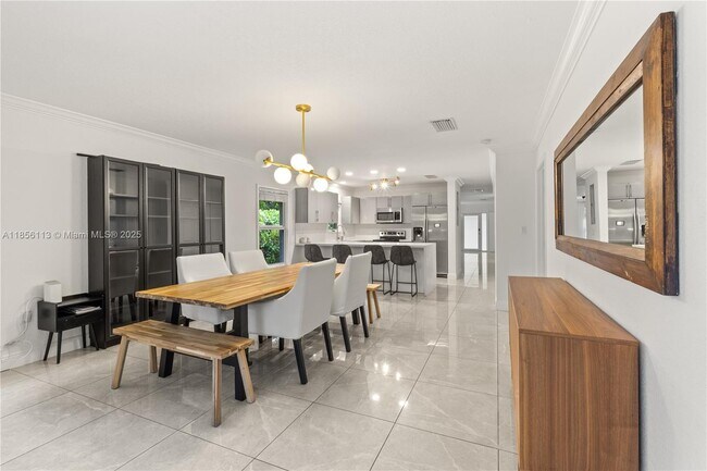 1081 NE 132nd St in North Miami, FL - Building Photo - Building Photo