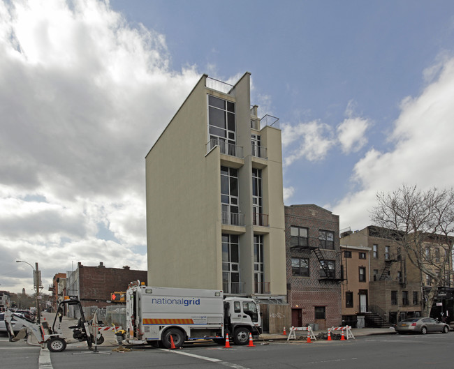 1056 Bedford Ave in Brooklyn, NY - Foto de edificio - Building Photo