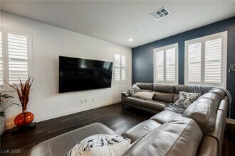 44 Verde Rosa Dr in Henderson, NV - Building Photo - Building Photo