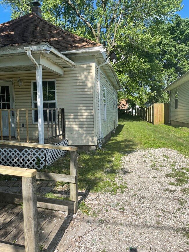 property at 2022 N Roosevelt Ave