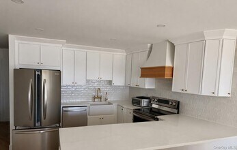 585 Dune Rd in Westhampton Beach, NY - Building Photo - Building Photo