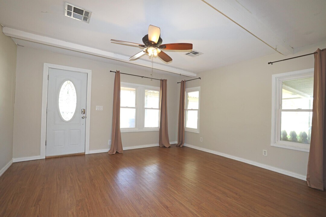 525 E Jackson Ave in Mcalester, OK - Building Photo