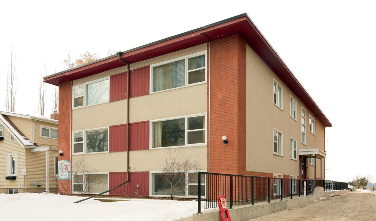 9926 115th St NW in Edmonton, AB - Building Photo