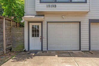 1819 Branard St in Houston, TX - Building Photo - Building Photo