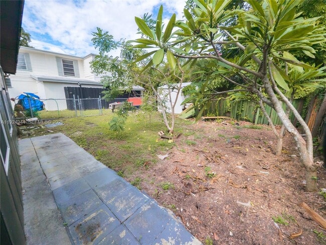 5893 SW 26th St in Miami, FL - Building Photo - Building Photo