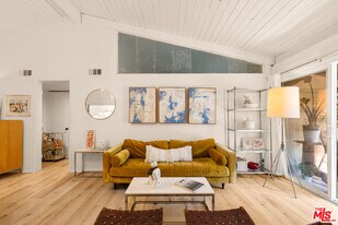 6425 Green Valley Cir in Culver City, CA - Building Photo