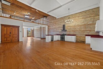 330 Main St-Unit -3 in Racine, WI - Building Photo - Building Photo