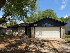 2905 Arkansas Ave in Dickinson, TX - Building Photo
